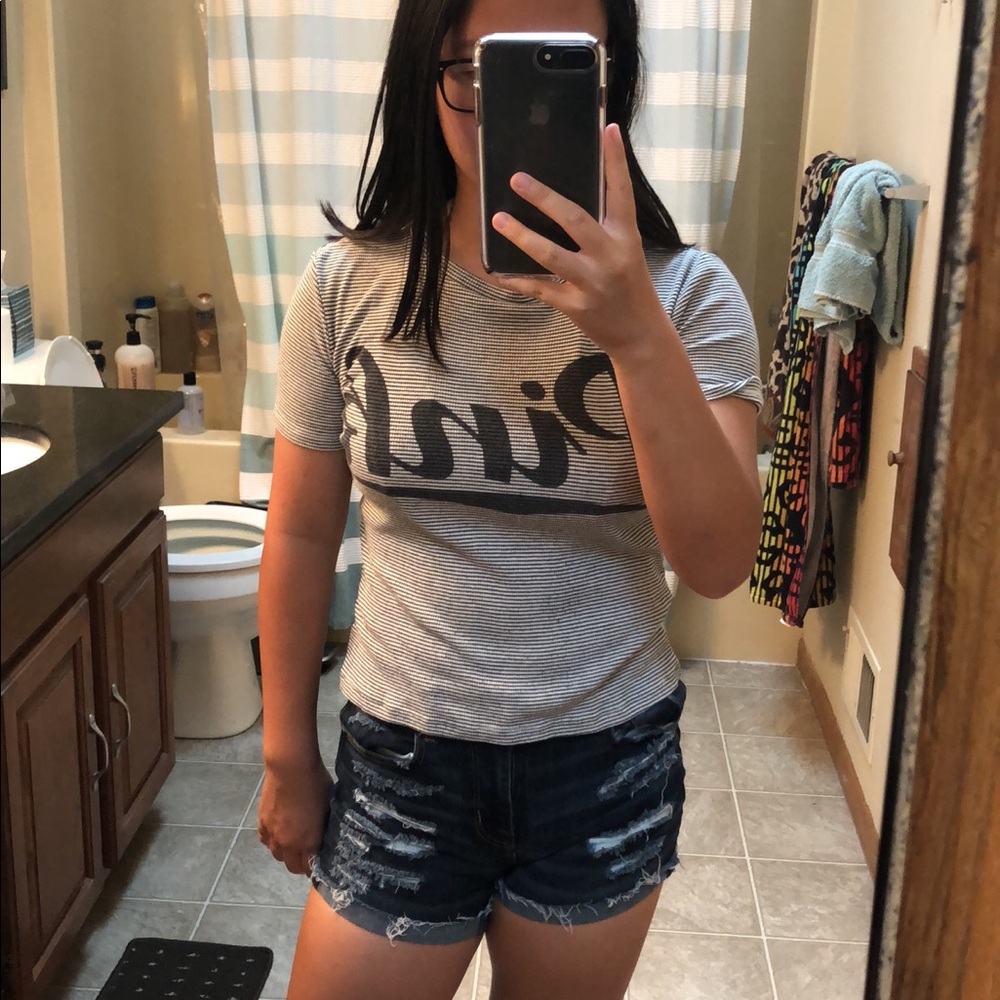 VS Pink Cropped Tee